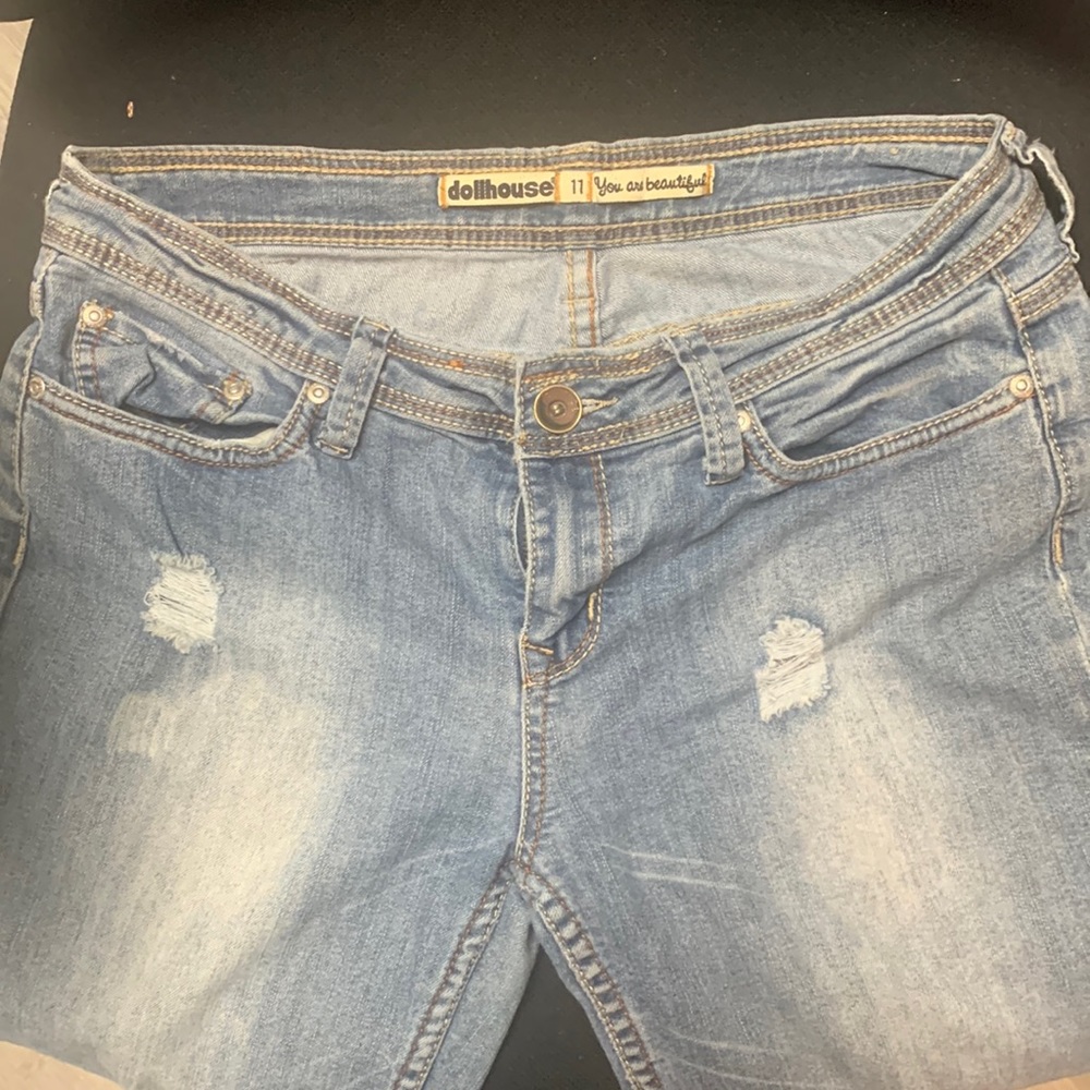 Gently worn. Straight leg dollhouse jeans